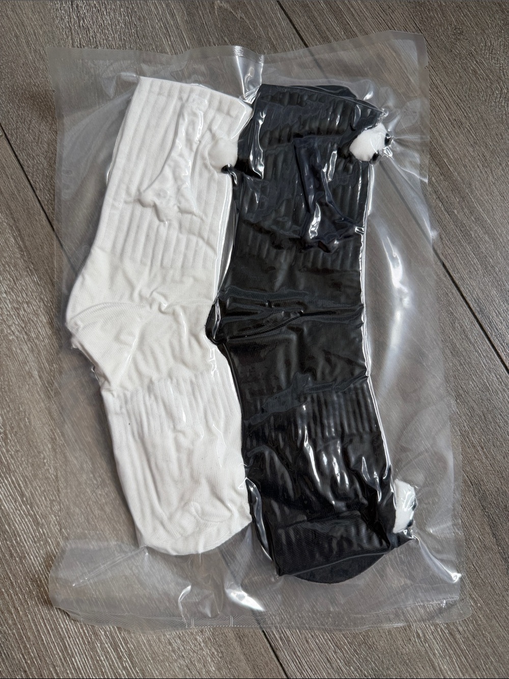 Everyday Ribbed Crew Socks — White & Black